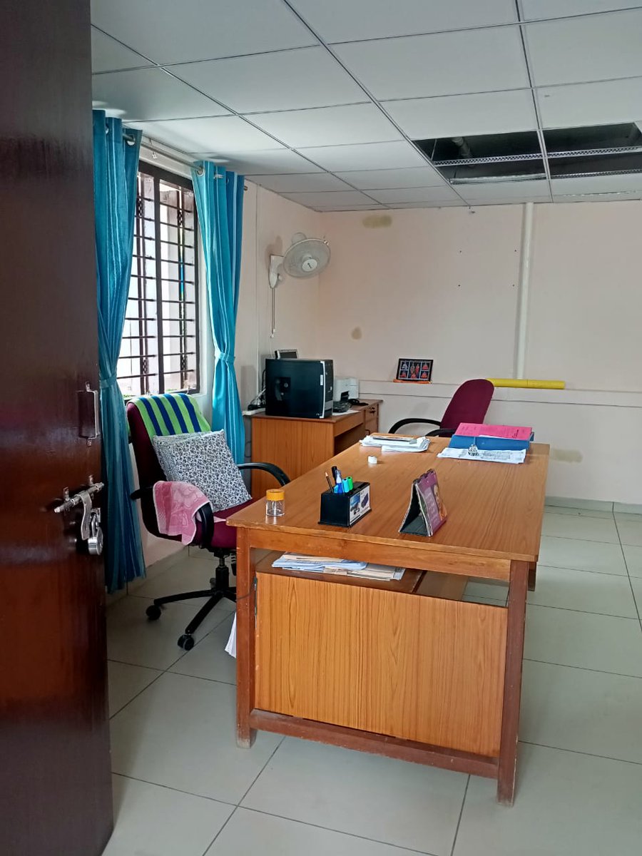 tankbhavin007's tweet photo. We reached at @mgvcl_mgvcl office khatama for our complaint but no one is there in office now. @saurabhpatelguj @CMOGuj @PMOIndia @narendramodi @CRPaatil Can anyone from government official tell the official timings? We really tired with electricity issues. @isudan_gadhvi https://t.co/gb4Utai8Nf