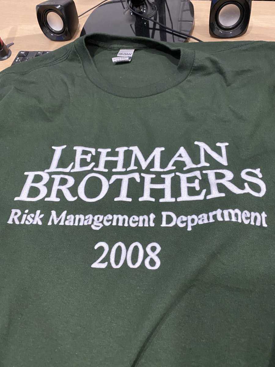 ¡Pues ya somos 12000 por aquí!

Es una barbaridad, gracias a todos por el apoyo y la confianza.

Y como prometí, sorteo la camiseta que veis en la foto.

Para participar solo tienes que hacer RT, dar me gusta al tweet y seguirme.

El viernes comunicaré al ganador.

😊😊