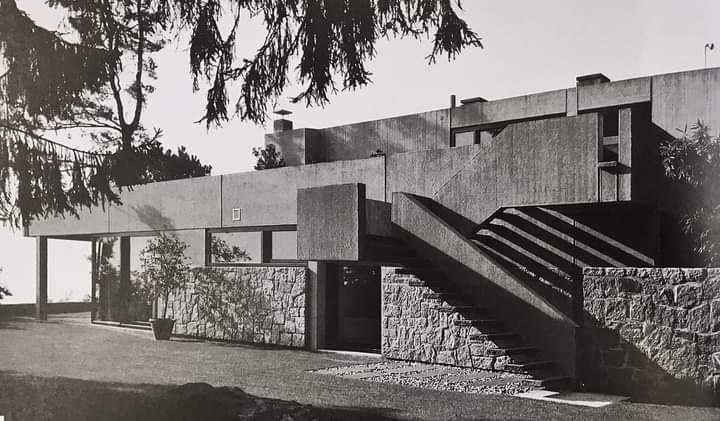 areasvellas's tweet photo. Koerfer House in Moscia, Switzerland...1963-66
by Marcel Breuer &amp; Herbert Beckhard...
#architecture #arquitectura #MarcelBreuer #Breuer #Beckhard https://t.co/0Y0MhKJpog