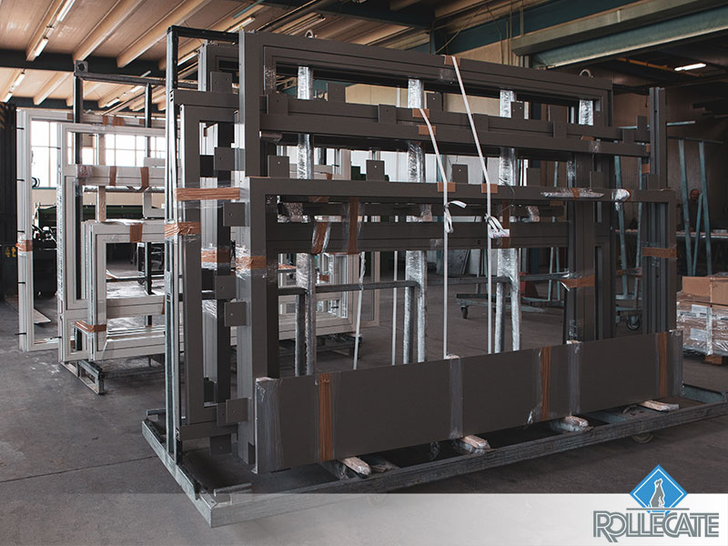 Er staan weer mooie stalen puien gereed voor verpakking en transport. We houden rekening met de positie van de puien op de bokken. Hiermee kunnen we op de bouw efficiënt verladen en starten met monteren.
 
Rollecate, als het om stalen gevels gaat!
 
#staalishetmateriaal #staal