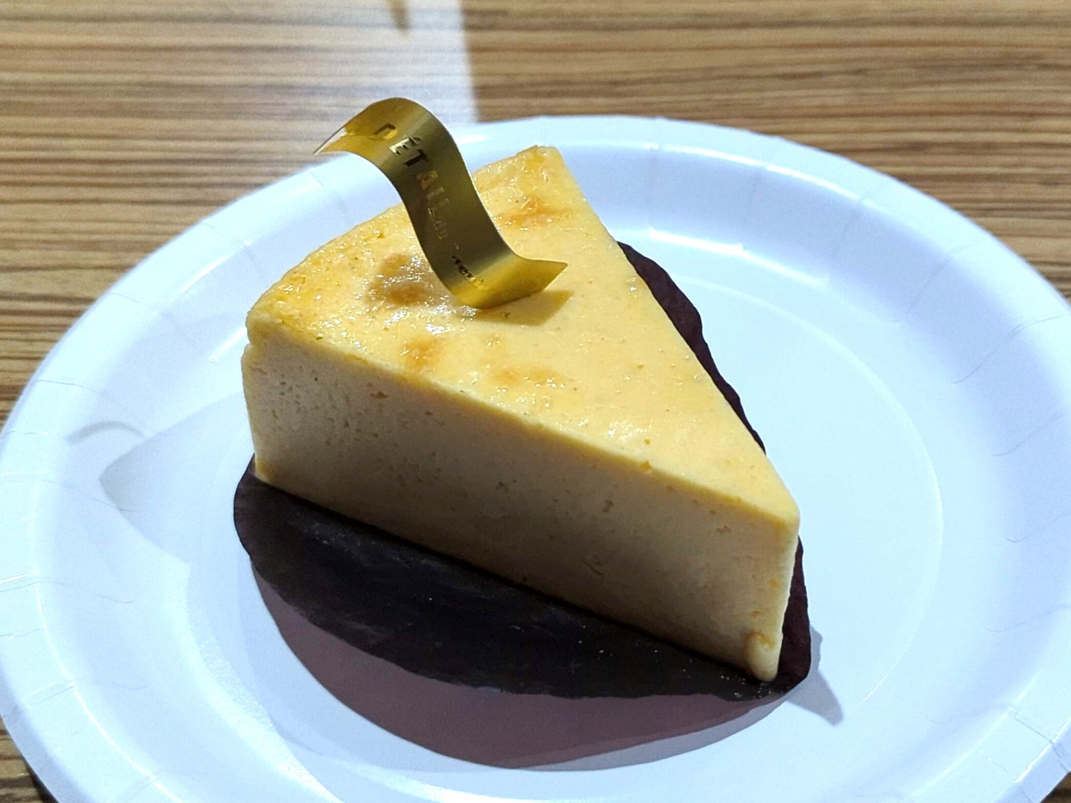 かなざわ 伊勢丹新宿にあるle Detail Du Grenier A Pain ル デタイユ デュ グルニエ ア パン のガトーフロマージュ フロマージュブランとクリームチーズを使い バニラで風味づけたベイクド チーズケーキです トッピングもクッキー生地もない非常に