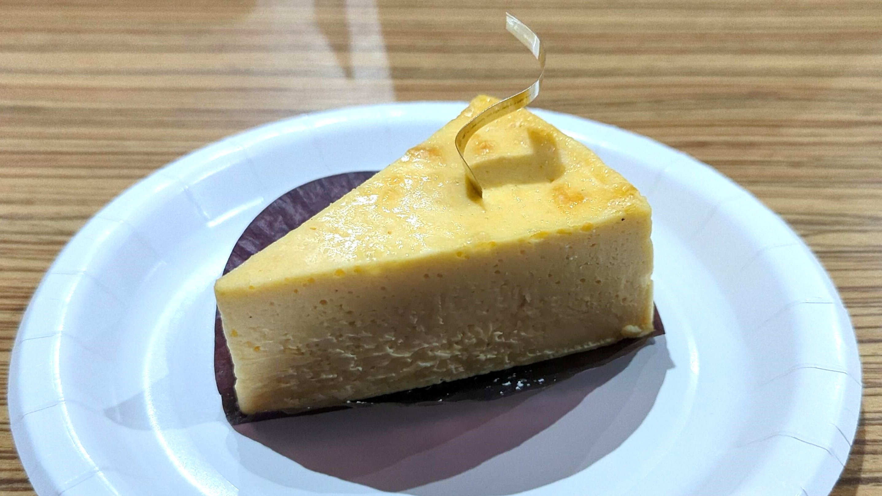 かなざわ 伊勢丹新宿にあるle Detail Du Grenier A Pain ル デタイユ デュ グルニエ ア パン のガトーフロマージュ フロマージュブランとクリームチーズを使い バニラで風味づけたベイクド チーズケーキです トッピングもクッキー生地もない非常に