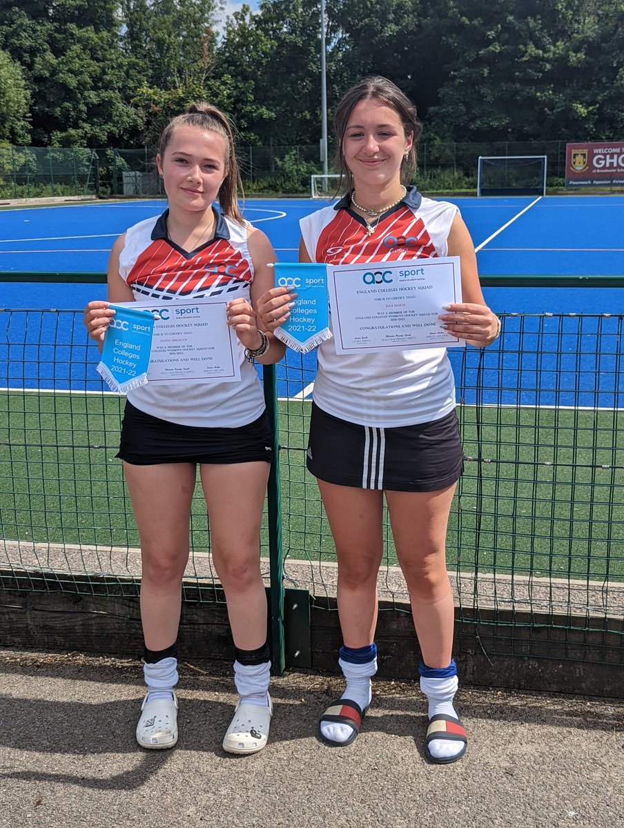 LouiseHaigh1's tweet photo. England College Hockey tournament champions!! Well done girls, you did yourselves proud @ncpontefract @AoC_info https://t.co/194j7M5x5Y