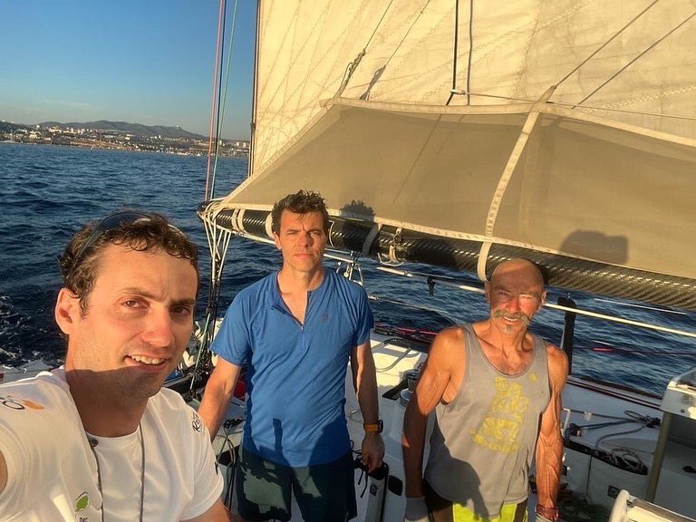 Ça y est je suis parti #convoyer mon #Class40 jusqu’en #Bretagne. A mes côtés jusqu’à Gibraltar : Bernard, parapentiste et voileux rencontrés lors de mon époque Mini650, et Didier, notre compagnon de bivouac en famille et spécialiste des trek, à travers le monde ! ⛵️⛵️ #rdr2022