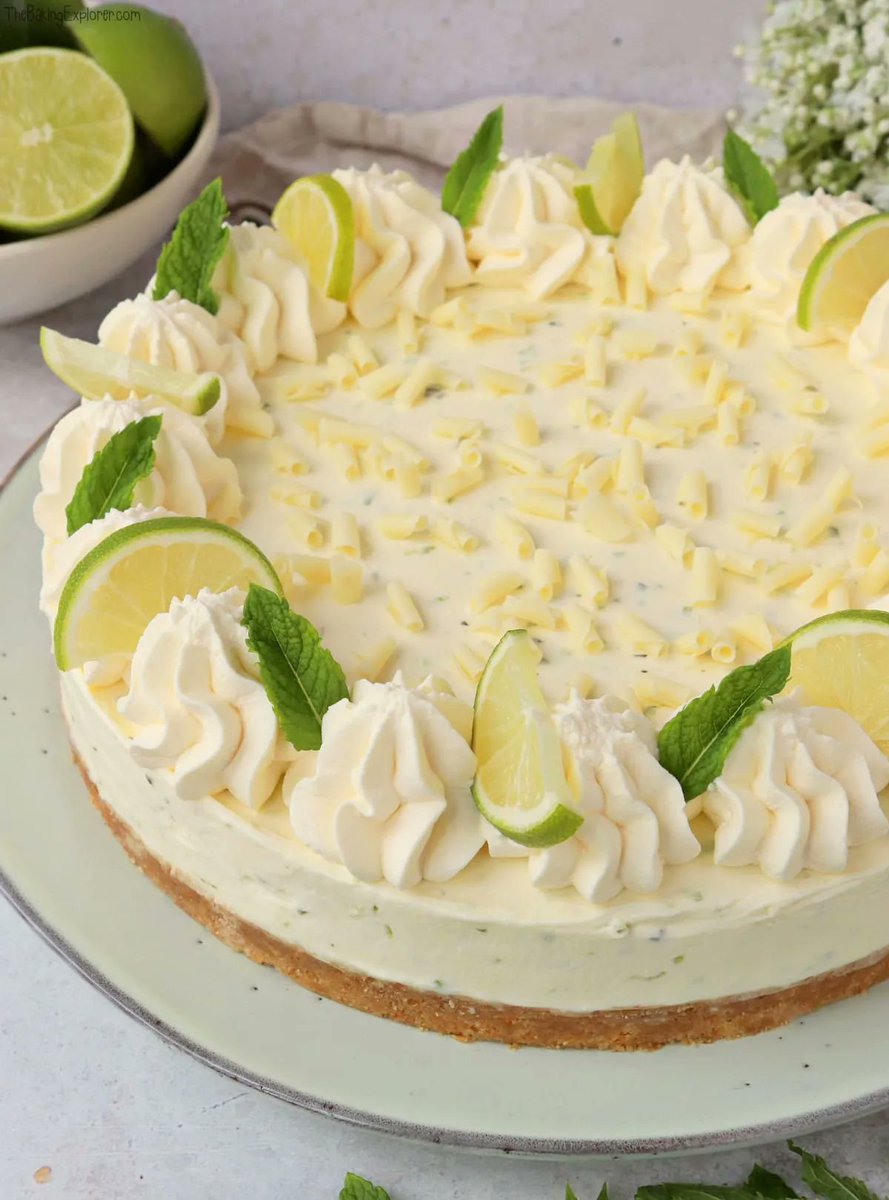 BakingExplorer's tweet photo. This Mojito Cheesecake is a perfect summery dessert! It's flavoured with mint, lime and optional white rum. It's super refreshing and an easy no bake recipe! Get the recipe here: https://t.co/byD1Y87wtv https://t.co/CSNmGEEGMc