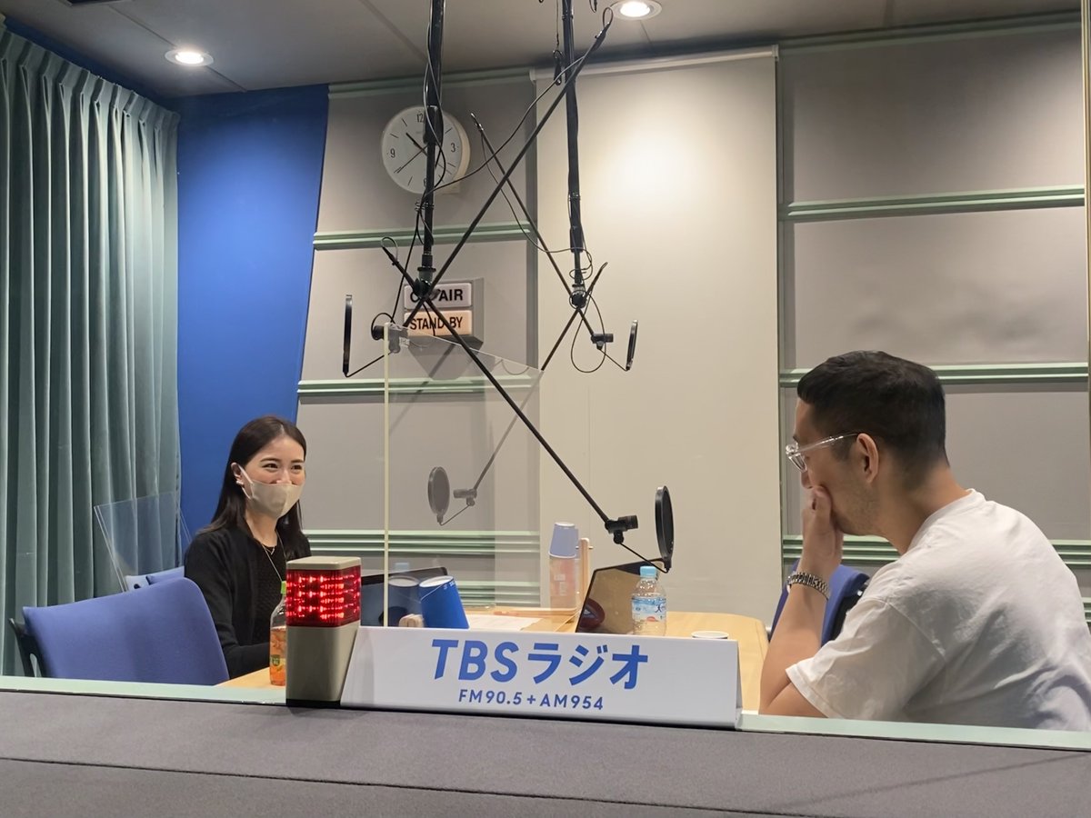 今週のゲストはMAISON KITSUNÉ 共同創業者でクリエイティブディレクターの #黒木理也 さん

12歳で母とパリに渡った青春時代、カルチャーを浴びたニューヨーク時代、ビジネスパートナーとライフスタイルをビジネスの形にするまで
#岩瀬大輔 #笹川友里 #tbsradio #MeetUpTBS
#MaisonKitsune