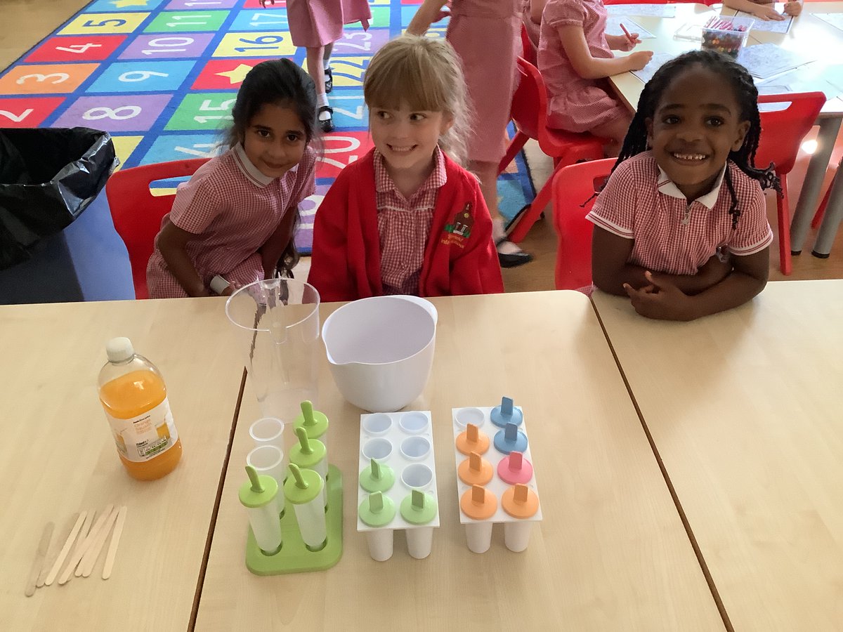 Shinfieldschool's tweet photo. F2 have been learning about the different states of water. Our favourite today is ice! https://t.co/dTHhKjzcan