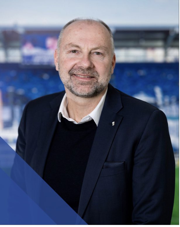 kamratpodden's tweet photo. I morgon, tisdag, spelar vi in första avsnittet av Kamratpodden. 

Håkan Mild är redo. Vi är redo. 

Har du några frågor eller synpunkter som du vill att vi tar upp? 

#ifkgbg #allsvenskan 

📷: https://t.co/WANM2Fyxmg https://t.co/vlV37ob4BE