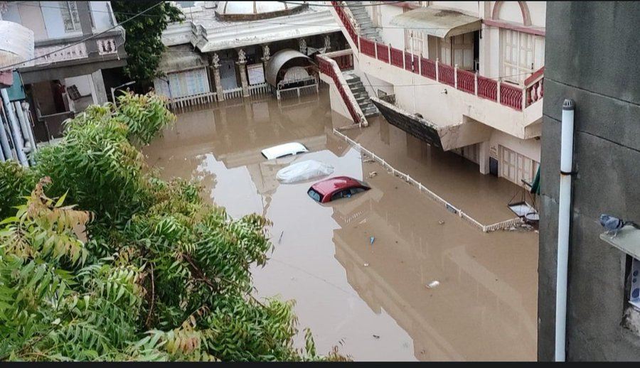 dhwani805's tweet photo. #ahmedabadrain  #NEETUG2022 #MODIJIextendNEEETUG #JEEMains2022  and they wanna gve us admit card, andhe ho kya???
this is my city, rained whole night yesterday https://t.co/0bbeclFyxF