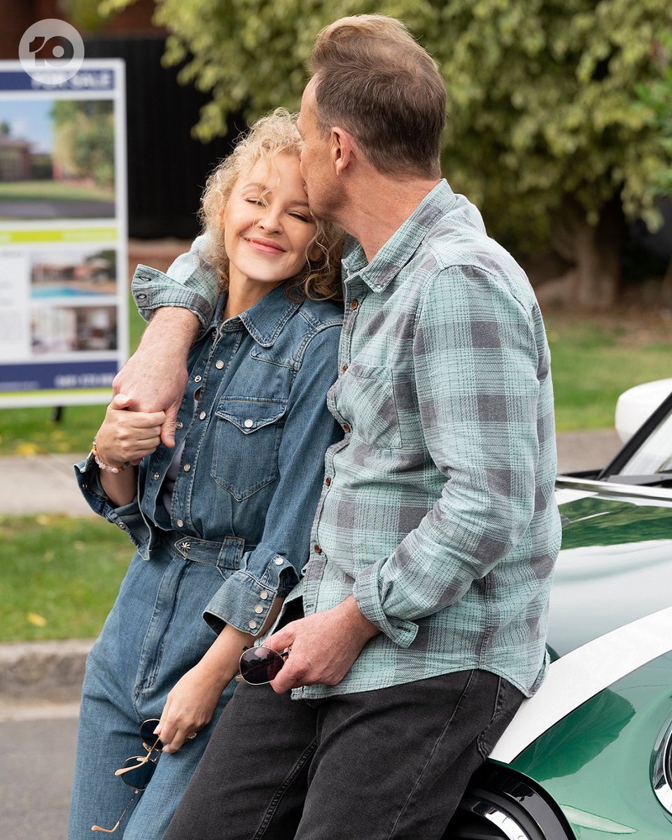 Channel10AU's tweet photo. It’s the moment we’ve all been waiting for... Kylie Minogue and Jason Donovan return to Ramsay Street! 

#Neighbours history making Finale, 7.30 Thursday July 28 on 10 and 10 Peach. https://t.co/1RHURskYtJ
