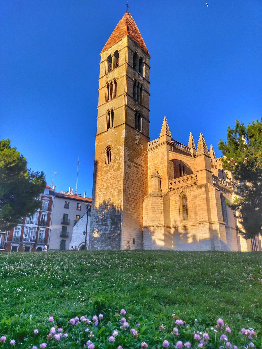 La Iglesia de la Antigua brilla con luz propia
#Valladolid
📷 <a href="/MiguelBayn1/">Un Muchachito de Valladolid (Miguel Bayón)</a>