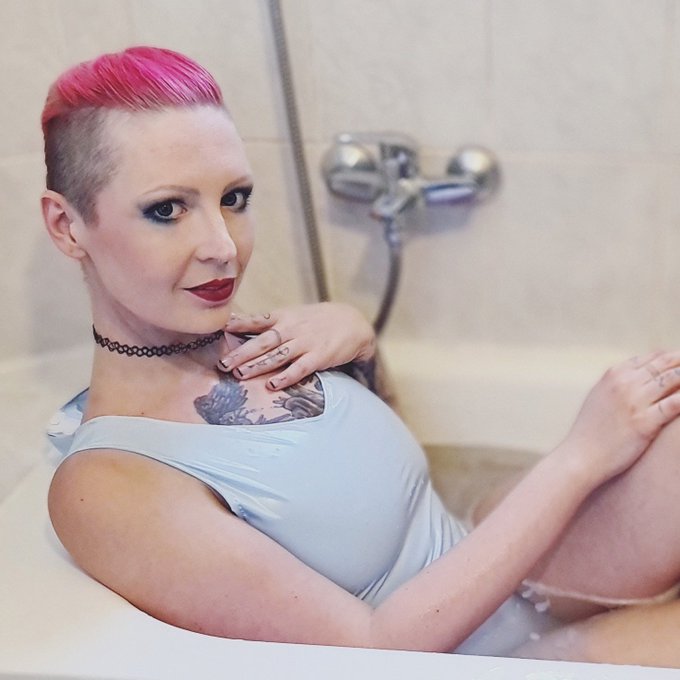 Would you join me in my bathtube? Full video on my Fanpage - link in bio 💋 PVC @ltx_cz https://t.co/wONTE8HqpE or https://t<a href="/tag/pvccatsuit"class="tags"><span>#pvccatsuit</span></a><a href="/tag/rainwear"class="tags"><span>#rainwear</span></a><a href="/tag/onlyfans"class="tags"><span>#onlyfans</span></a><a href="/tag/fansly"class="tags"><span>#fansly</span></a>