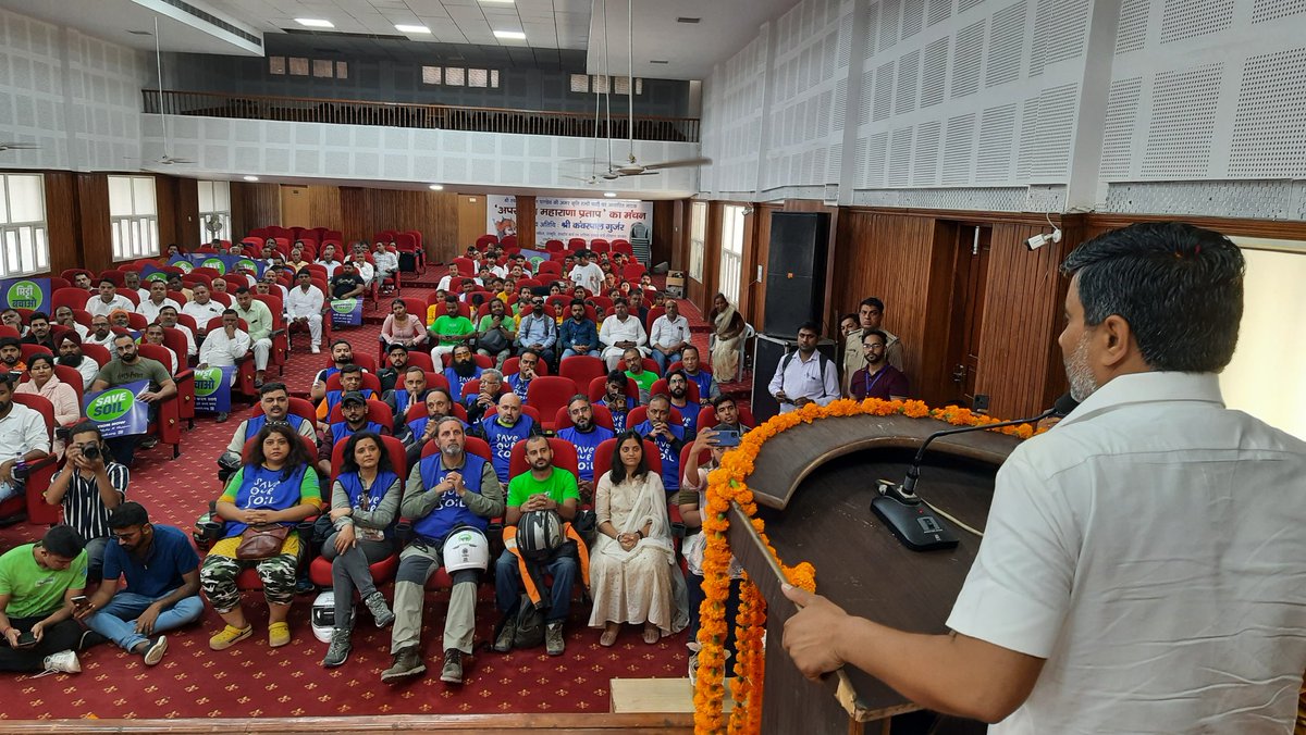 MAHIPALDHANDA1's tweet photo. हमारी कृषि भूमि में जैविक तत्त्वों की उपलब्धता को लेकर ईशा फाउंडेशन द्वारा मिट्टी बचाओ अभियान के तहत 8 जुलाई को S.D.कॉलेज पानीपत में आयोजित कार्यक्रम में शामिल होकर मिट्टी बचाओ अभियान का समर्थन करते हुए ।
#SaveSoil #SaveSoilpanipat @cpsavesoil @SadhguruJV https://t.co/BYiWRotyAw