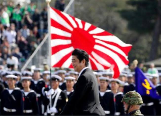 tsukiko0000's tweet photo. #みんなシンゾーを好きになる
#安倍晋三

旭日旗と安倍晋三元総理。もうこのお姿が見られぬかと思うと胸が痛むが焼き付けておこう。 https://t.co/WWflJclxJm
