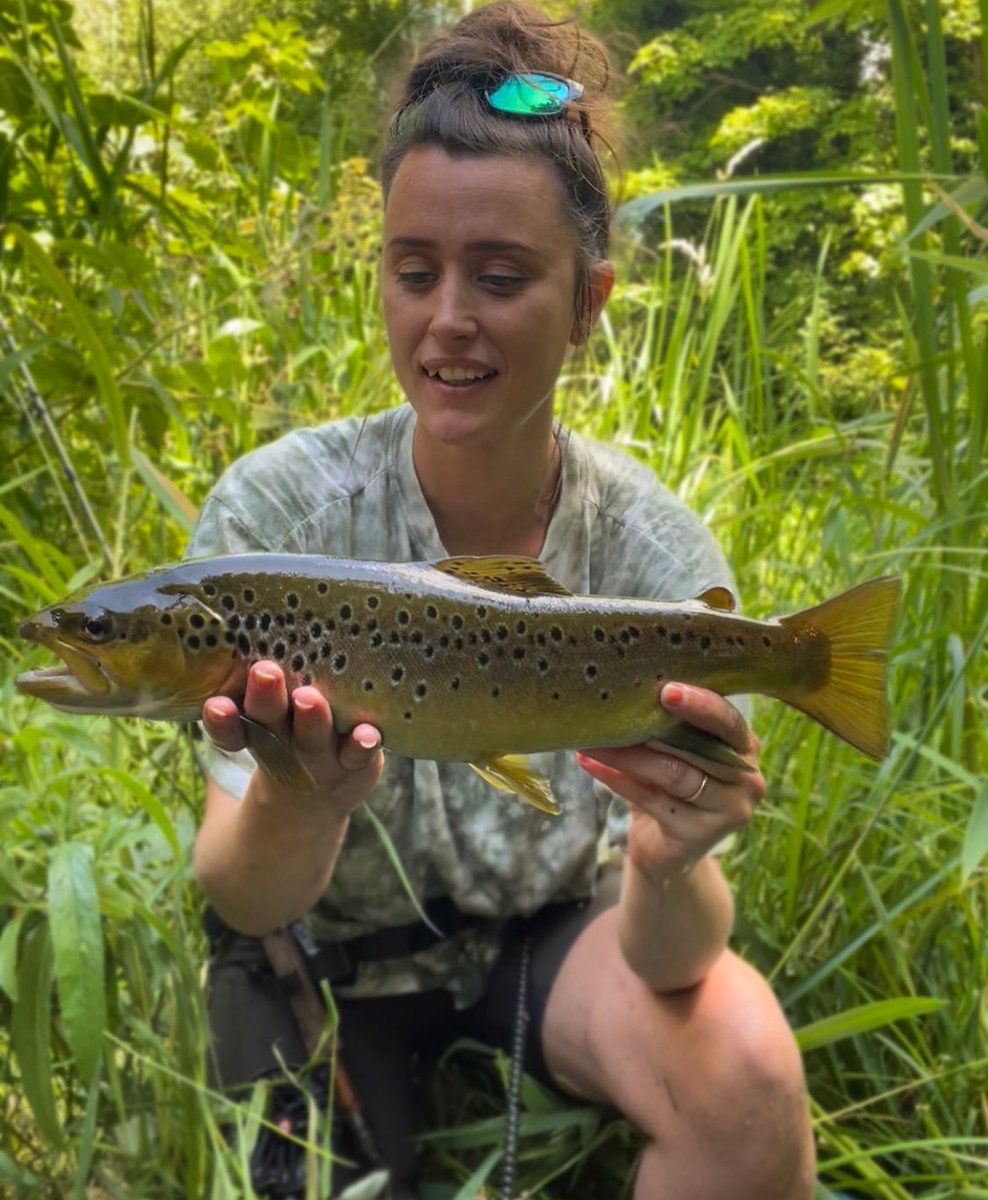 A lump of a wild trout on the streamer.
#troutbums #troutseason  #trout #flytying #flytyinguk #flyfishingjunkie #flyfishinglife #chubfishing #coarsefishing #coarsefishinguk #flyfishing #flyfishinguk #troutbum #femaleangler #womenwhoflyfish #fishingwoman #lesbian #lgbt