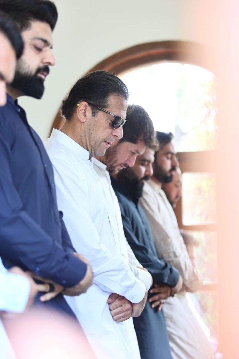 JamaldiniAJ's tweet photo. Dark Glasses on Eid Prayers lolz
#overdozed again https://t.co/akgElFi70G