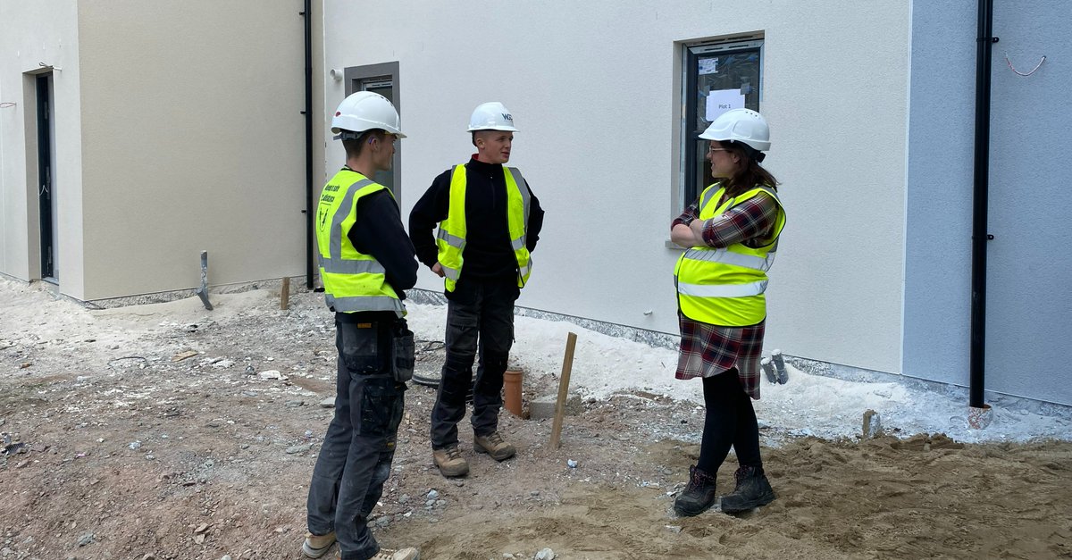 CapstoneCLTD's tweet photo. It was a pleasure to welcome Finance Secretary, @_KateForbes, to our Meiklefield Road site on Friday. Kate took some time out of her busy schedule to chat with some of the apprentices who have worked on the site. https://t.co/pCxl7F6XXD