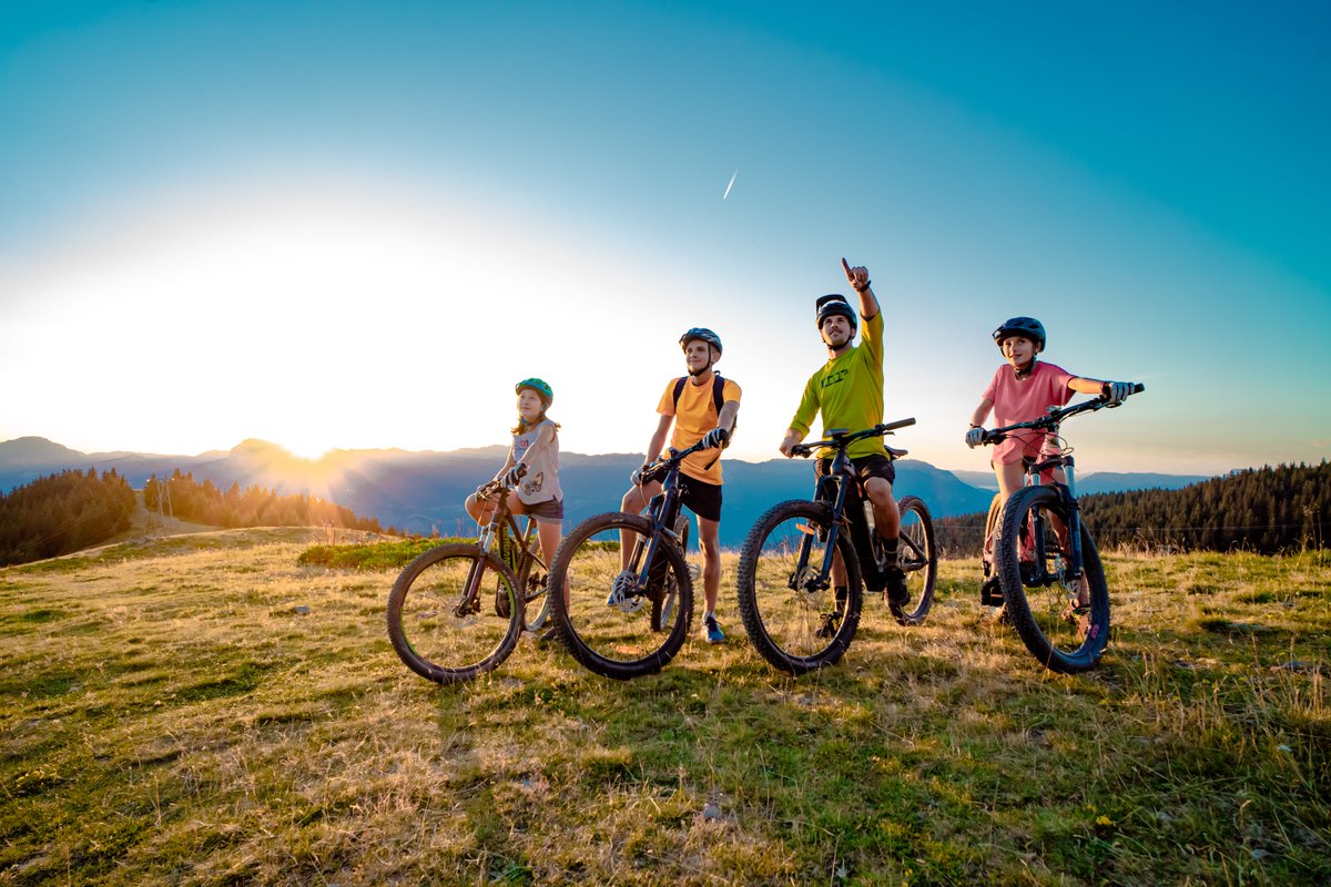 [🚴VAE NOCTURNE 🌙]

Faire une balade en vélo électrique, à la tombée de la nuit, ça donne envie non ? 

Vivez  l'expérience par vous même ! 😍