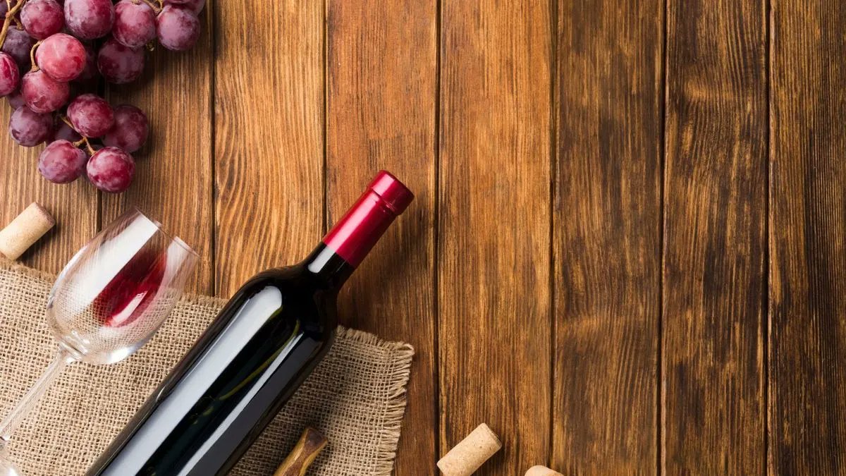 ¿Un fin de semana movido? 😏🥳

👕🍷 Si eso ha afectado a la limpieza de tu ropa, el siguiente artículo de <a href="/NoticiasNavarra/">Diario de Noticias</a>, en el que te dan 9️⃣ trucos para eliminar las manchas de vino de la ropa, te vendrá muy bien: 

 👉 buff.ly/3NM5URn

#Vino #Winelovers #Tips
