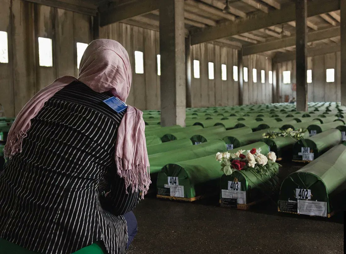 Sono passati 27 anni dal #genocidiodisrebrenica. In quest'intervista ad Andrea Rizza Goldstein quello che è avvenuto allora, ma soprattutto ciò che sono Srebrenica e l'Europa adesso  buff.ly/3yyuBLd <a href="/Internazionale/">Internazionale</a> <a href="/radio3mondo/">RAI Radio3mondo</a>