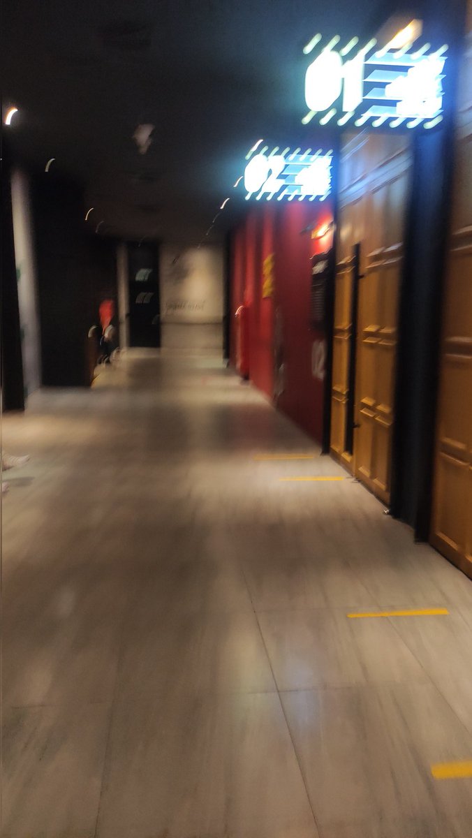 Biar dikira punya temen