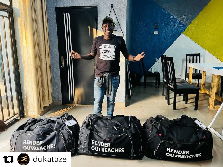 Altarboy01's tweet photo. #Repost @dukataze
• • • • • •
Thank you so much @Altarboy01 the founder @RenderOutreach for visiting us all the way from Uganda 🇺🇬 carrying donations for our teen mums and adolescents, we are moved by this and thank you so much for your good heart #kigalimenstruationstation https://t.co/pCP1aZradm