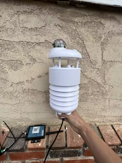 sensecapmx's tweet photo. Wanna earn more from @helium #ThePeoplesNetwork? 🤔

Building up an #IoT system with #SenseCAP M1 LoRaWAN Gateway to solve real-world issues could be an approach! 🔥

This project by the @ParleyLabs  team will show you how to set up a Weather Station: 
👉https://t.co/6vFhgN1j1A https://t.co/kSz4bpMY8e