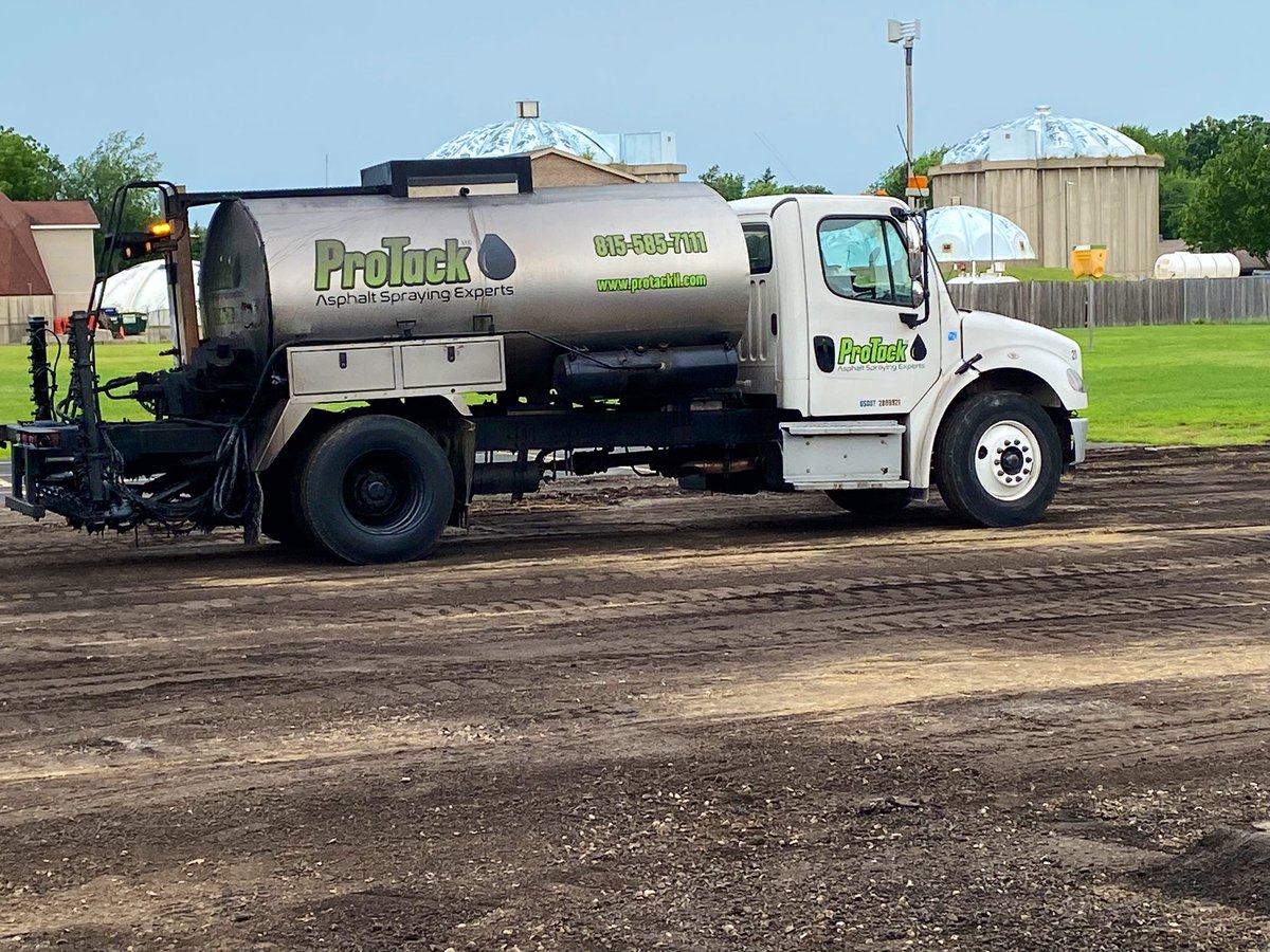 Lots of activity at WGS today!  Our playground and parking lot are being resurfaced &amp; it’s looking really good! 😀#wgs118life <a href="/PrincipalMonro1/">PrincipalMonroe</a> #d118life <a href="/monroe_dmonroe/">Debbie Monroe</a>