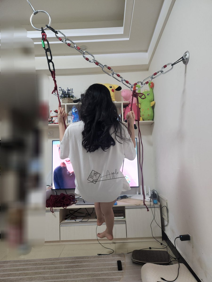 没人玩绳，吊点改秋千了😭😭😭