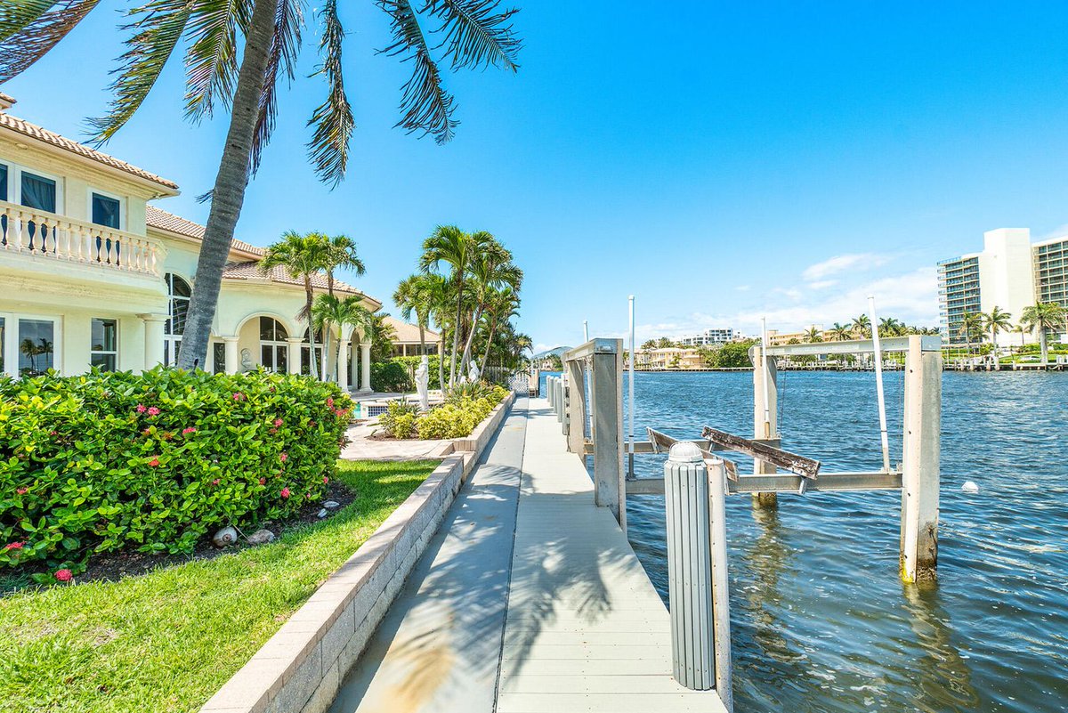 PascalLiguori's tweet photo. Well-maintained residence with 100± ft on the Intracoastal and a new dock. This property is a boater's paradise! Conveniently located in the Tropical Isle neighborhood of Delray Beach. 

📍3171 Jasmine Drive | $4,995,000

Schedule a private showing today! Contact: 561.789.8300 https://t.co/ZCeUVnCyLl
