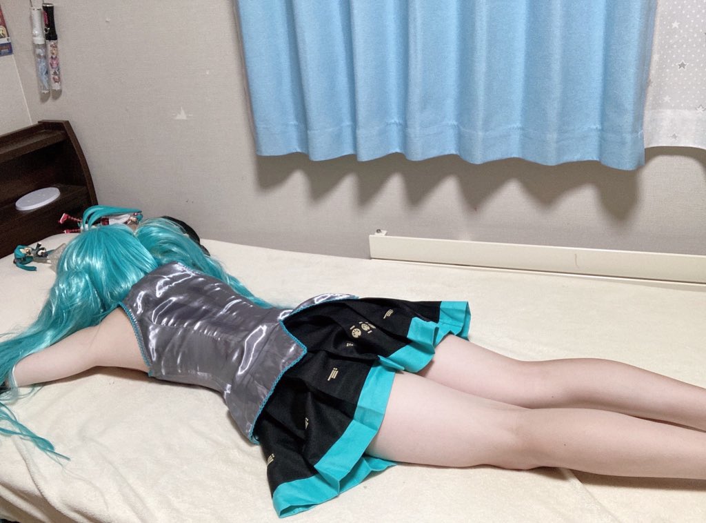 keito800's tweet photo. 過去写ですけど足がすごい綺麗に仕上がったので見てほしいです
＃初音ミク https://t.co/iavBO46OwT