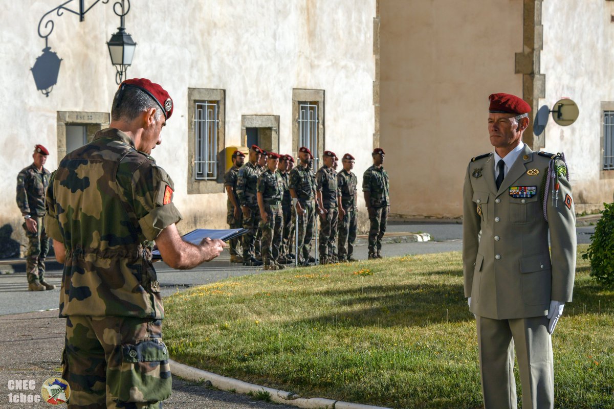 CNEC1CHOC's tweet photo. 𝑨𝑫𝑰𝑬𝑼 𝑨𝑼𝑿 𝑨𝑹𝑴𝑬𝑺
L'ADJ Pascal quitte le service actif  après plus de 26 années passées au sein de l’ @armeedeterre.
Son parcours exemplaire a été mis à l'honneur, ce matin, pendant la cérémonie des couleurs.
Nous lui souhaitons bonne continuation !
#FiersDeNosSoldats https://t.co/qyhbcRArOu