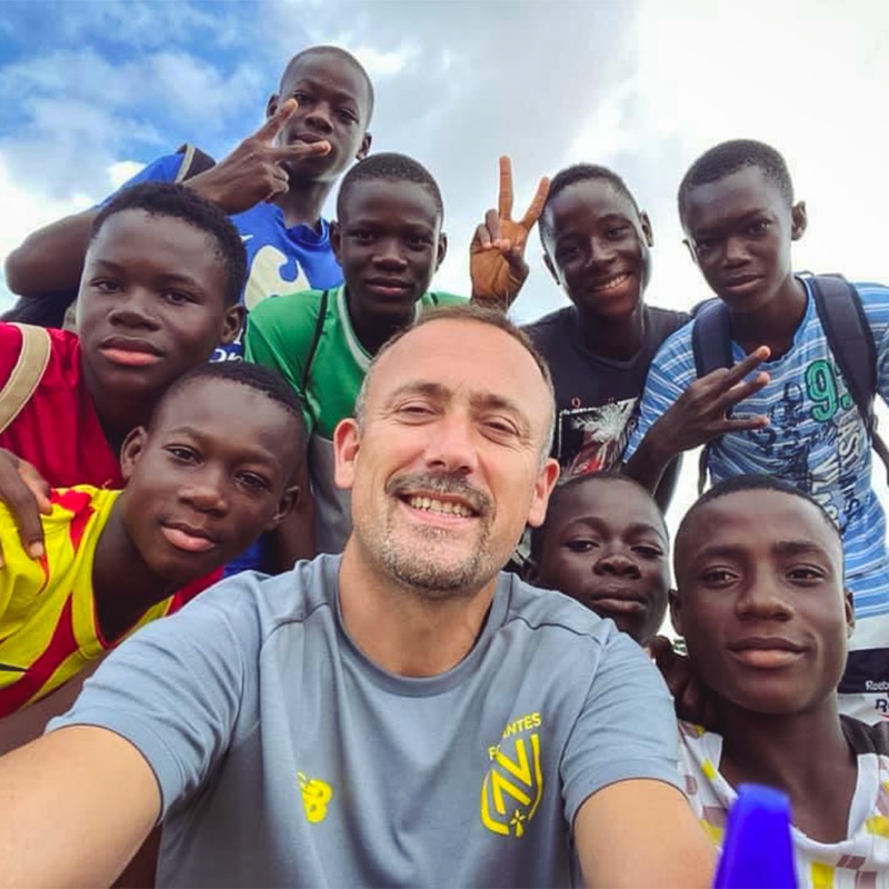 FCNantes's tweet photo. Merci pour tout Sébastien... 🕊

Le @FCNantes a eu la douleur d’apprendre le décès de Sébastien Oger, recruteur pour le centre de formation depuis de longues années.

Nous adressons nos plus sincères condoléances à sa famille ainsi que ses proches 🖤