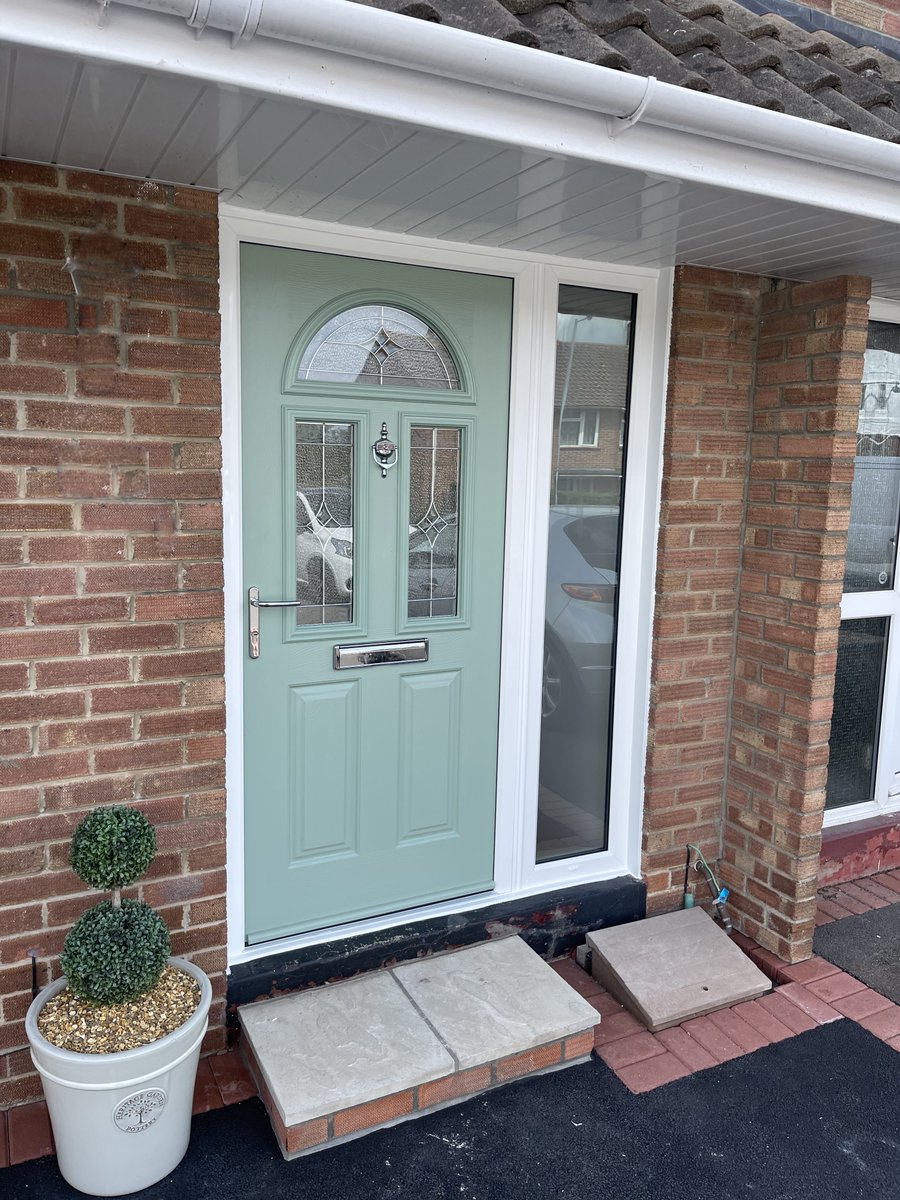 CaddyWindows's tweet image. COMPOSITE DOORS 
We&apos;ve been busy recently installing our range of @EnduranceDoors Composite Doors all over Bristol and beyond..!

To design your new door please visit:-
💻 caddywindows.co.uk/door-designer/

✅ Local Family Business for over 38 Years
✅ Home &amp;amp; Showroom Appointments