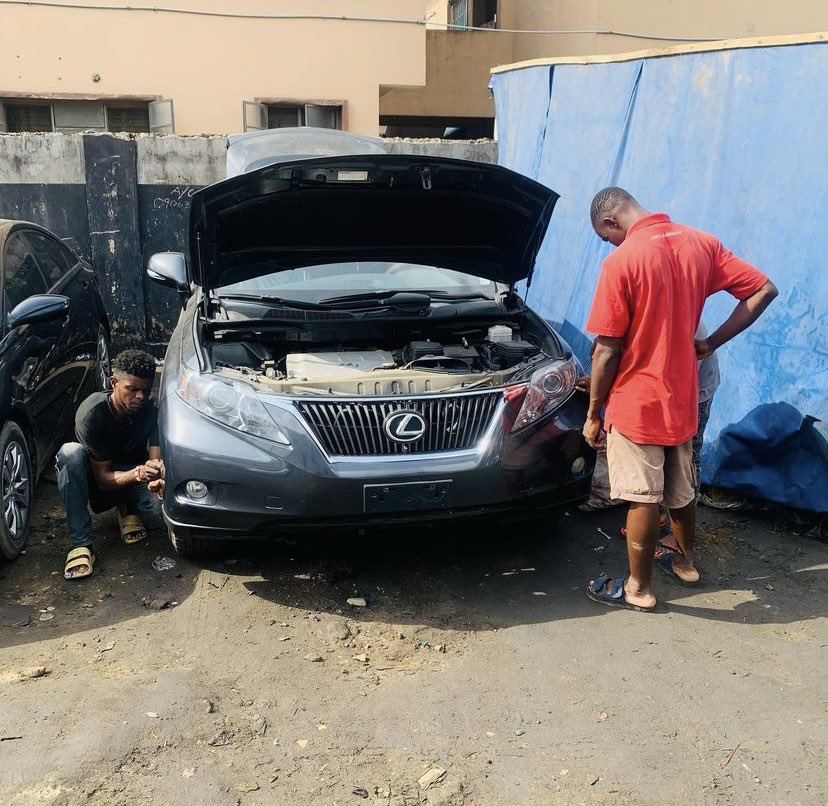 echidiimemotors's tweet photo. Ehihie ọma from Here!!!👨🏾🔧💯📶
Buy your vehicle 🚗 from us today and get 65% discount on the upgrade parts ..
ᴇᴄʜɪᴅɪɪᴍᴇ ᴍᴏᴛᴏʀs ᴀɴᴅ ᴛʀᴀᴠᴇʟ ʟɪᴍɪᴛᴇᴅ.
#EMTL. 🏁👴🏾🏁 https://t.co/MBHGkwLYOr