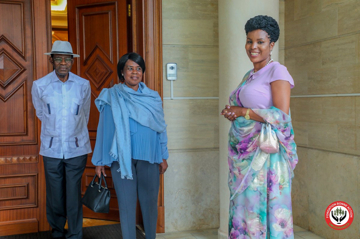 Burundi1stLady's tweet photo. Je remercie très vivement le couple présidentiel de la Guinée Équatoriale pour l'accueil chaleureux et l'hospitalité qui nous ont été réservés ce 9 juillet 2022 au Palais Présidentiel à #Malabo https://t.co/K4AkMwbKJs