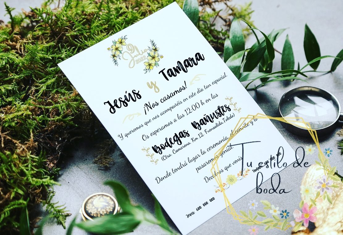 Tuestilodeboda's tweet photo. Completo conjunto de boda, compuesto por invitaciones, el cuadro de huellas, llaveros personalizados y yoyós, paipais, copas para los novios y el príncipe de la casa, porta alianzas y libro de firmas.
#bodas #detallesparainvitados #invitacionesdeboda #copas #tuestilodeboda https://t.co/h2RJ925Z2L