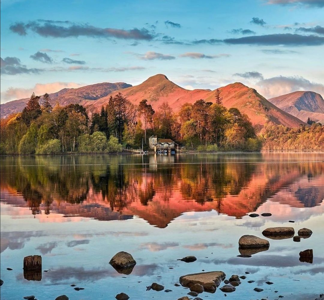 Morning glory over Derwentwater 
Beautiful 📸 @davemasseyphotography 

#thelakes100 #CUMBRIA #LakeDistrict #lakedistrictnationalpark #lakedistrictuk #lakedistrictwalks #lakedistricthikers #lakedistrictphotography 
#roadTrip #vanlife #explore #sunrise #photography #nature