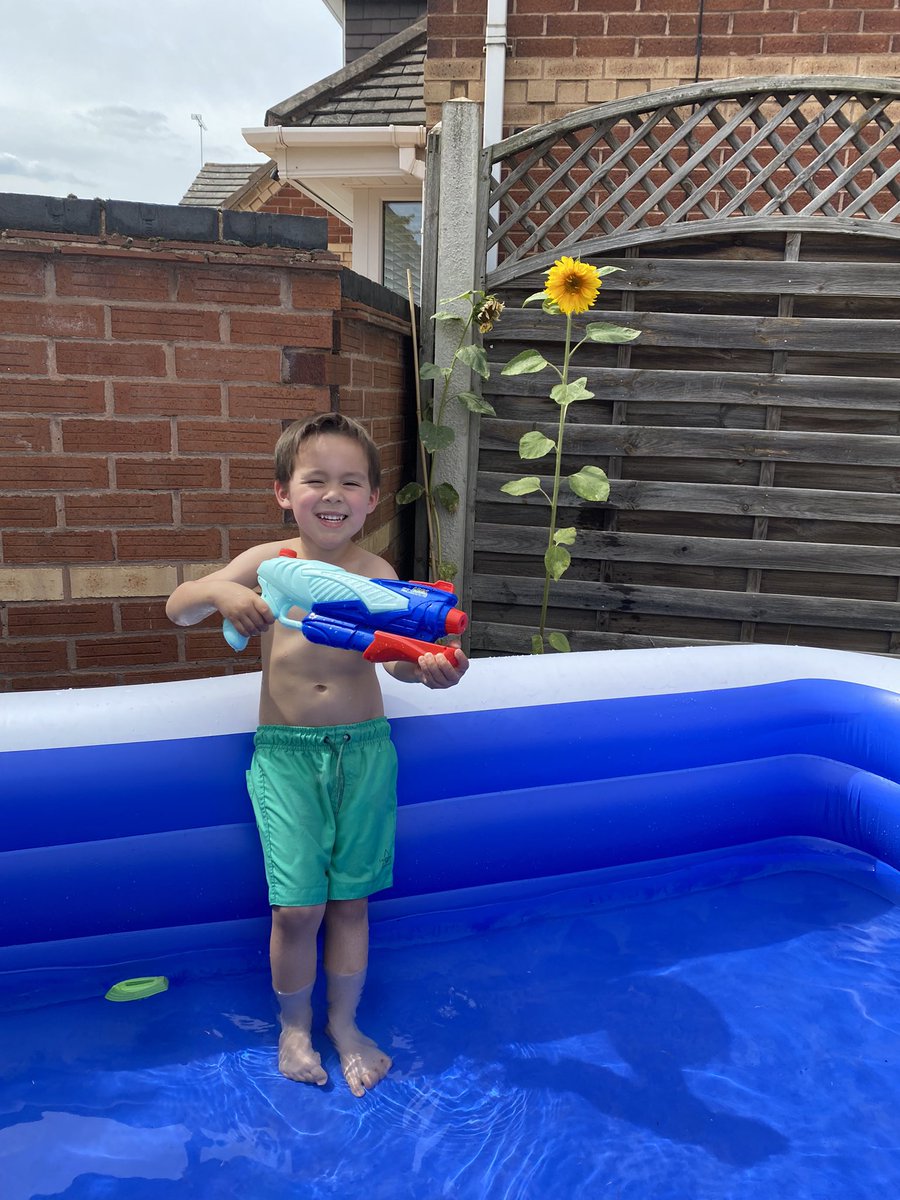 ynaffitang's tweet photo. @Class_F1h Seth likes the paddling pool in this red hot day 💦💦💦 with his Sunflower 🌻 https://t.co/ngI3nWjwsv