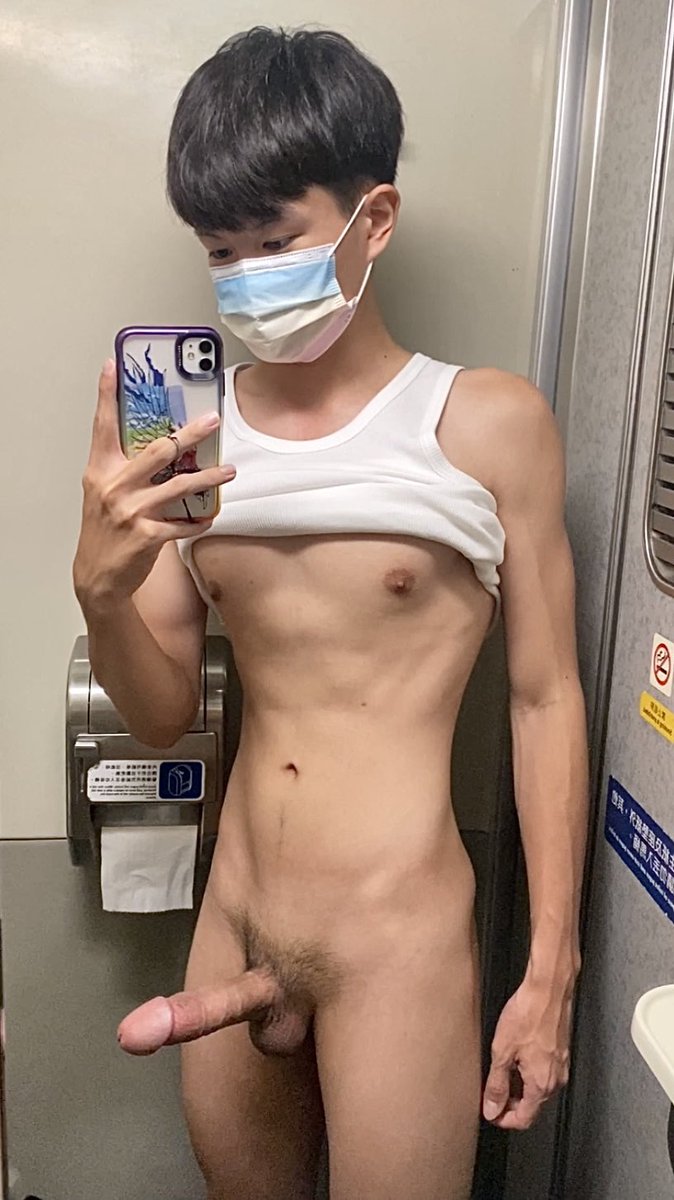 不可能先解鎖高鐵座位才解鎖廁所吧🥸