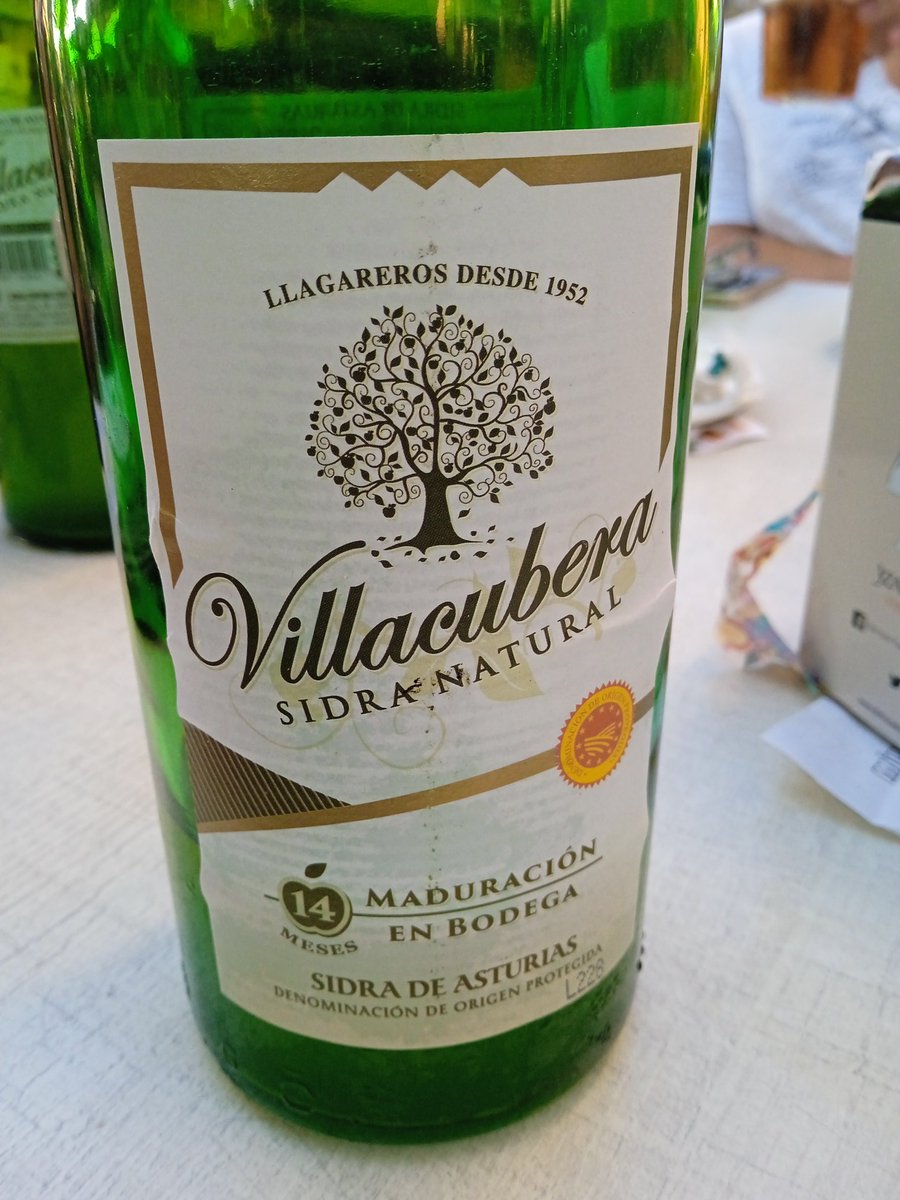 Hoy en Gijón. Casa Julio. Sidra Villacubera (<a href="/SidraCortina/">Sidra Cortina</a>). 
Sidra. 4/5 (Un acierto asegurado)
Servicio. 2/5 La temperatura perfecta pero el escanciado deficiente.
Precio 4€ en terraza. Normal.