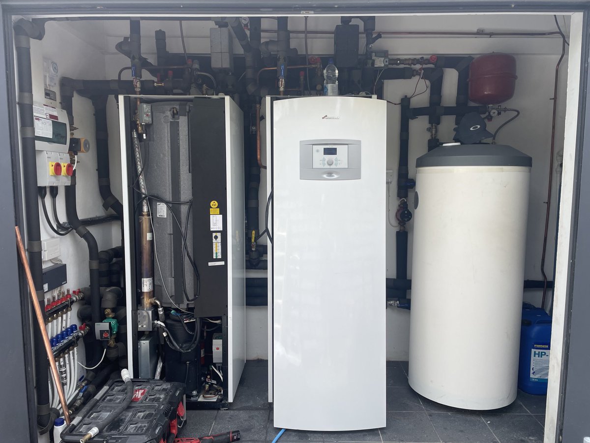ecosystemswales's tweet photo. Our with the old and In with the new this week, replacing 2 x Compacts GSHP with one new ⁦@stiebeleltronuk⁩  WPEI 15 Premium inverter driven heat pump , estimated savings of over £2000 per Annum in running cost 👍 https://t.co/geTmZXjMnS