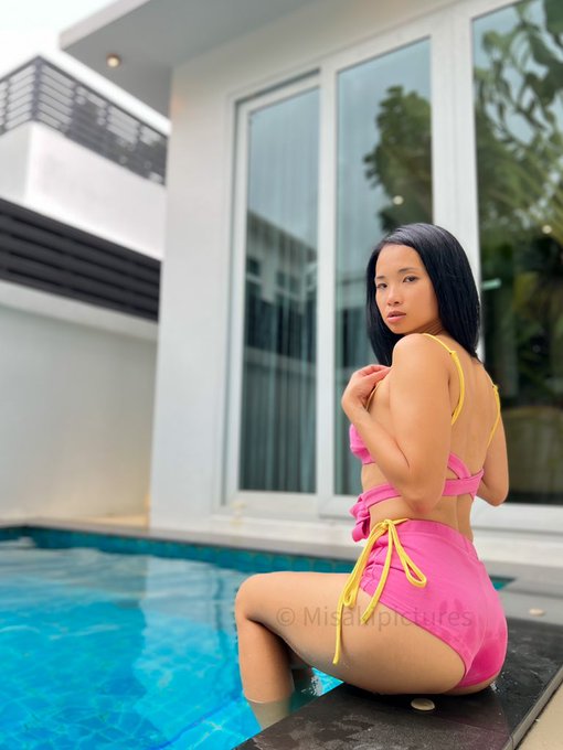 Getting wet ♡ https://t.co/Mk4blq8BrD