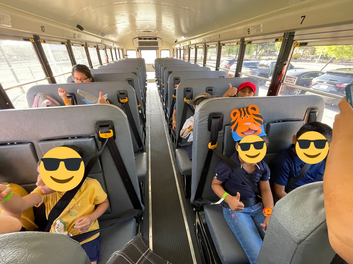 EsmeDLC007's tweet photo. Pre-K/K kiddos are ready for the Zoo. Gracias a las maestras que están listas para llevar los alumnos explorar esta mañana. @SAISDCrockett #DLLearning https://t.co/FXtpa5Vctp