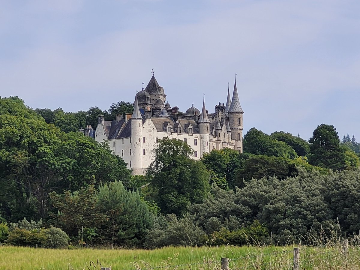 Jamie_LEJOG's tweet image. Day 91: Golspie to Brora, 8 miles. A nice short day to start the last week, including seeing the impressive Dunrobin Castle.