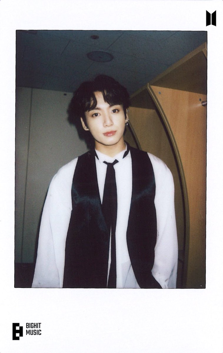 SNJKWRLD's tweet photo. sakook polaroids <3 https://t.co/ghGqjdpAae