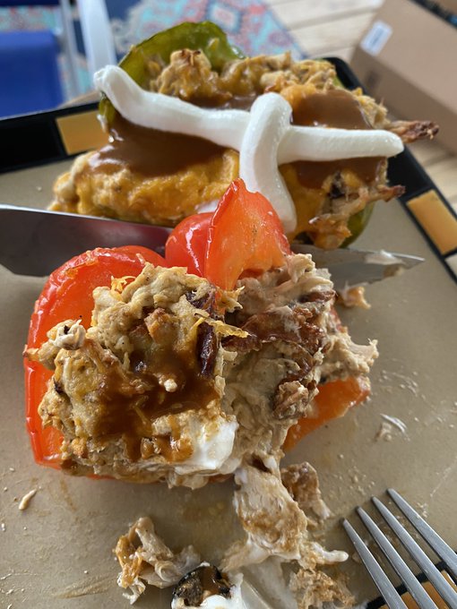 Chicken stuffed peppers. yummm! #chickentonight https://t.co/FCMIxUlhXq<a href="/tag/chickentonight"class="tags">#chickentonight</a>