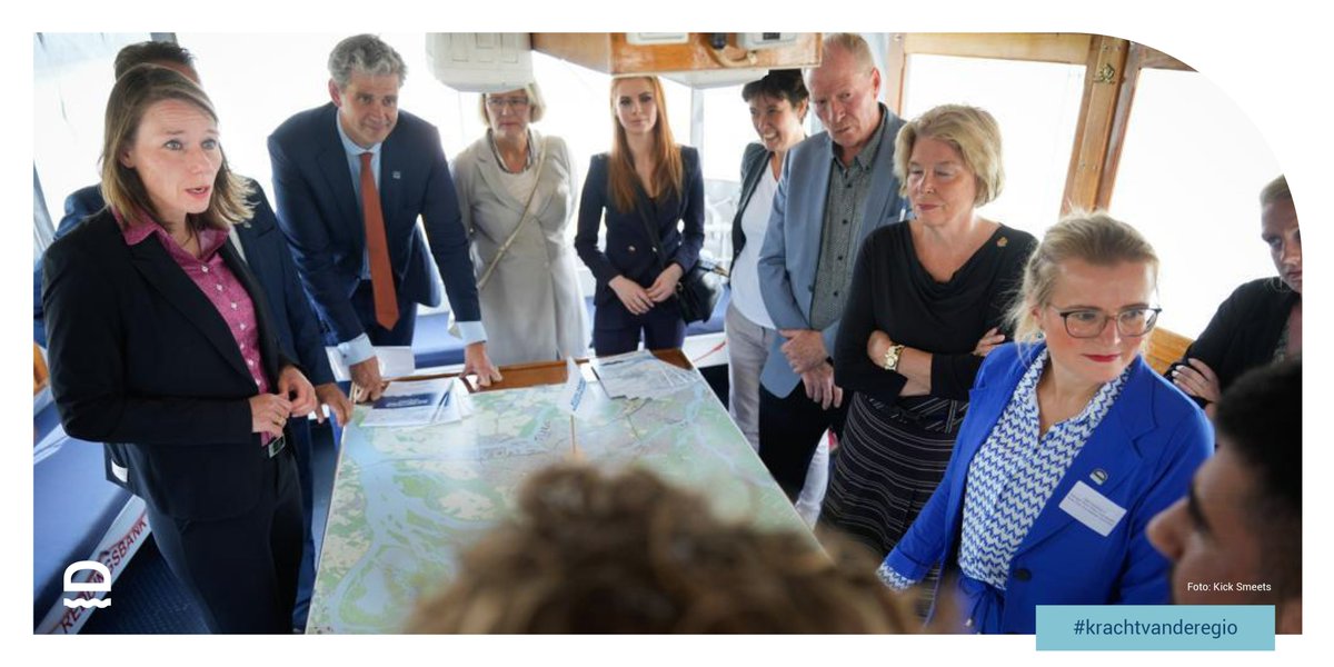 <a href="/HankeBruinsSlot/">Hanke Bruins Slot</a> <a href="/MinBZK/">Ministerie van BZK</a> <a href="/WouterKolff/">Wouter Kolff</a> <a href="/ajflach/">André Flach</a> <a href="/gem_gorinchem/">Gemeente Gorinchem</a> <a href="/zuid_holland/">Provincie Zuid-Holland</a> <a href="/JaapSmitCdK/">Jaap Smit</a> <a href="/willy_zoete/">Willy de Zoete</a> <a href="/ReinieMelissant/">Reinie Melissant</a> Dankzij de Regio Deal is de komst van Hbo associate degrees via <a href="/DordtAcademy078/">DordrechtAcademy</a> een feit! Ook werken we aan een 'MBO-aanpak', waarmee beroepsonderwijs in onze regio een impuls krijgt. Onderwijs, overheid &amp; bedrijfsleven werken hiervoor nauw samen.
#humancapital #krachtvanderegio