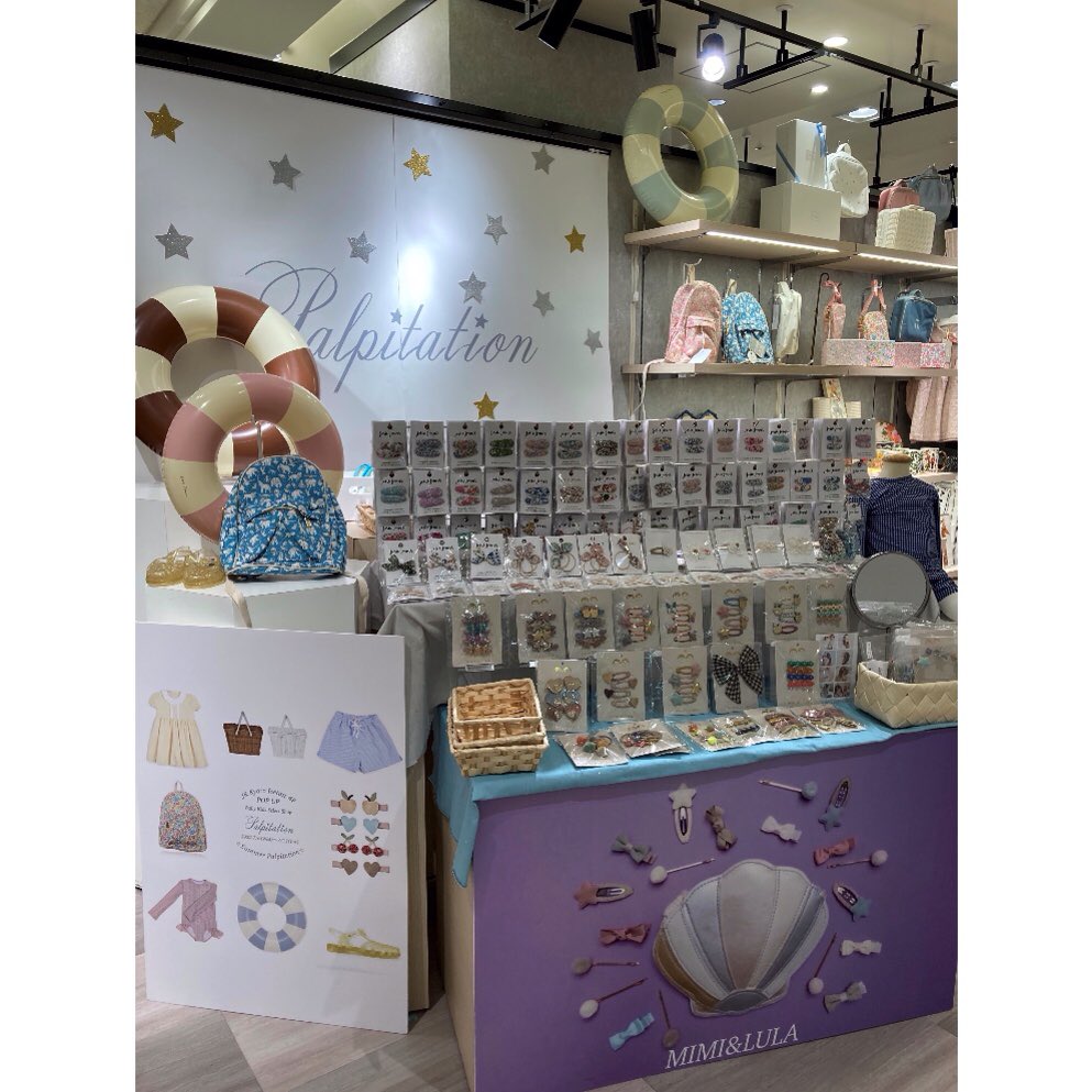 MimiandLulaJ's tweet photo. 🌻POPUP SHOP情報
The Market Summer Palpitation京都伊勢丹4F
■2022年7月12日まで🍉
京都伊勢丹4Fにて開催中のPalpitation様のPOPUSHOPにMIMI&amp;LULAも並べていただいております🌞
開催は明日まで❕暑い日が続いておりますがぜひ素敵な夏のアイテムをcheckしてください👀 https://t.co/k1eSbhgnpV