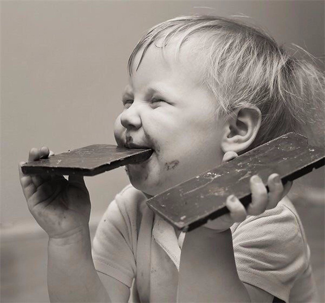 I found this cute photo on the Internet now) Today is chocolate day so I decided to post it) too cute to pass by)